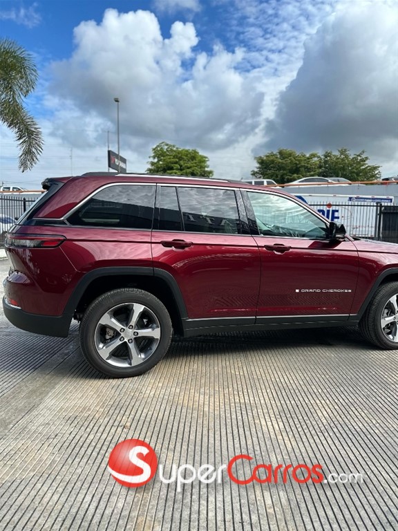 2023 Jeep Cherokee Limited — foto 3 / 9
