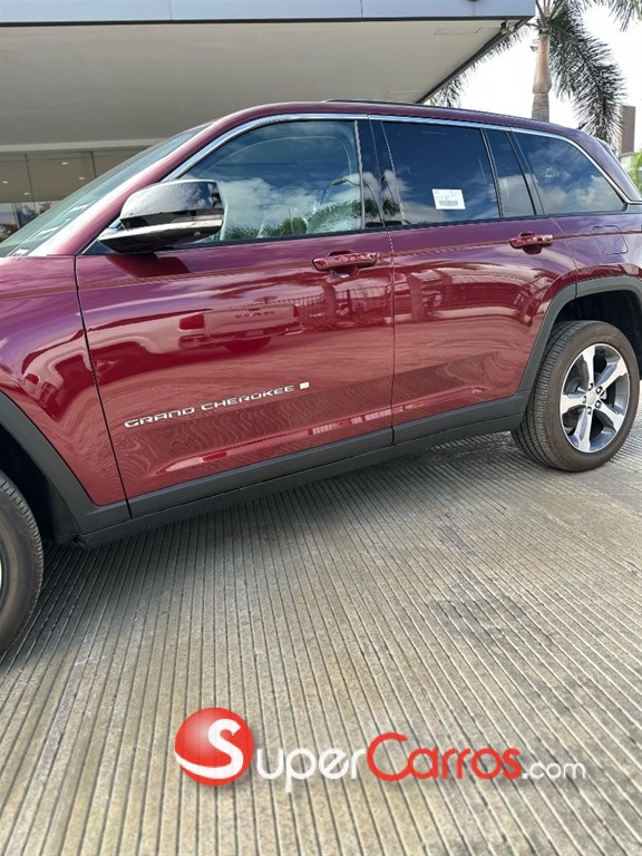2023 Jeep Cherokee Limited — foto 5 / 9
