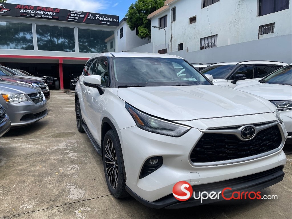 2021 Toyota Highlander LE Plus — foto 2 / 8