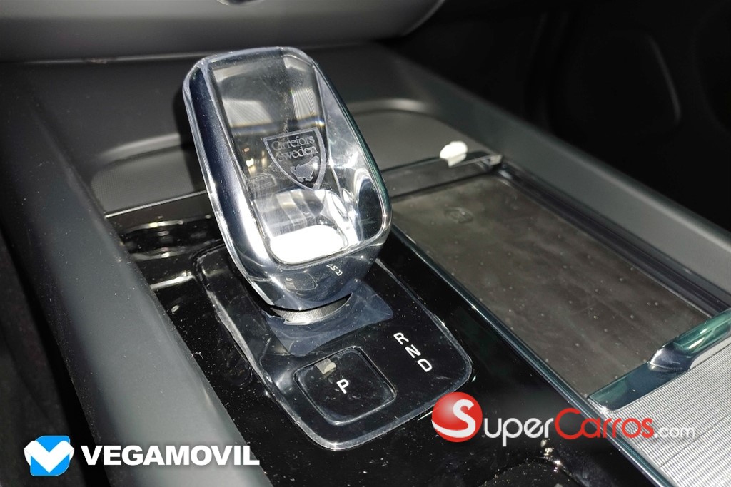 2025 Volvo XC60 T8 Ultimate Recharge — foto 10 / 12