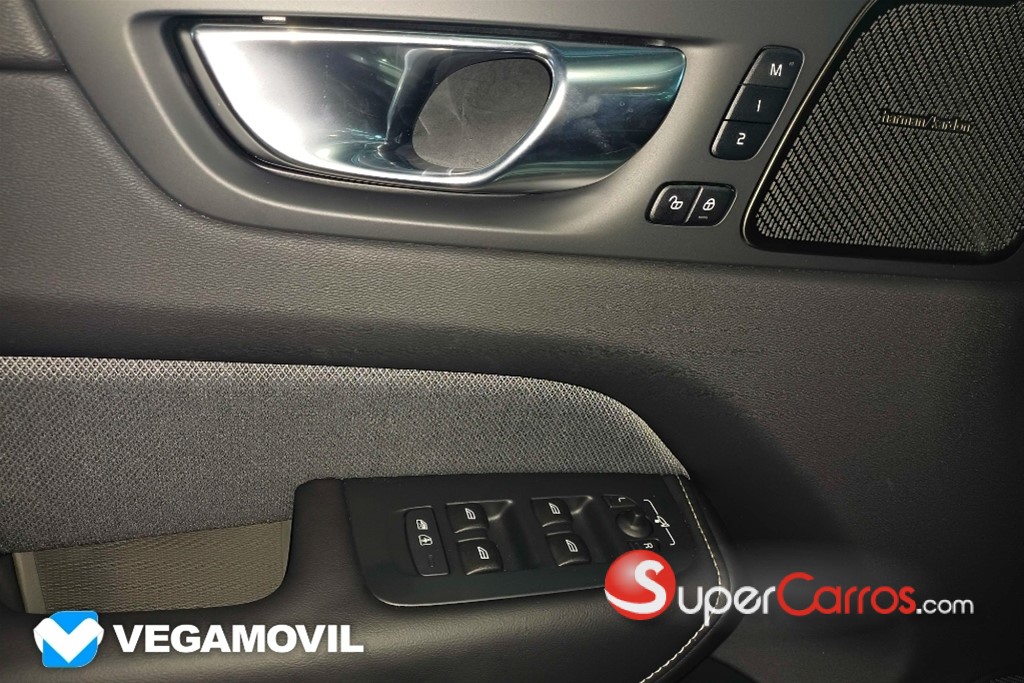 2025 Volvo XC60 T8 Ultimate Recharge — foto 11 / 12