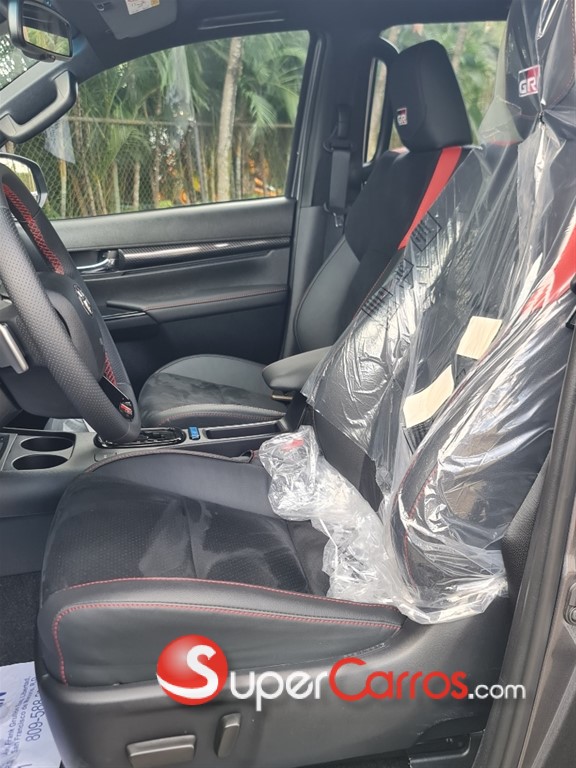 2026 Toyota Hilux GR Sport — foto 6 / 9