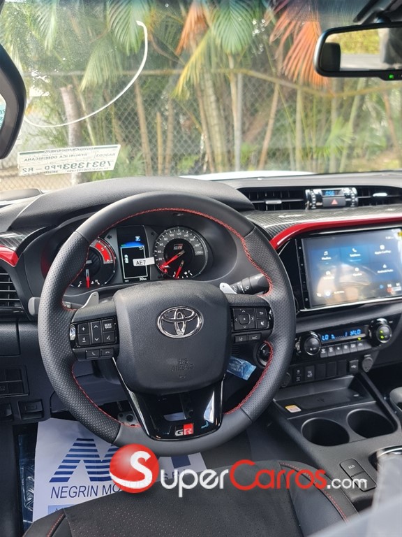 2026 Toyota Hilux GR Sport — foto 7 / 9