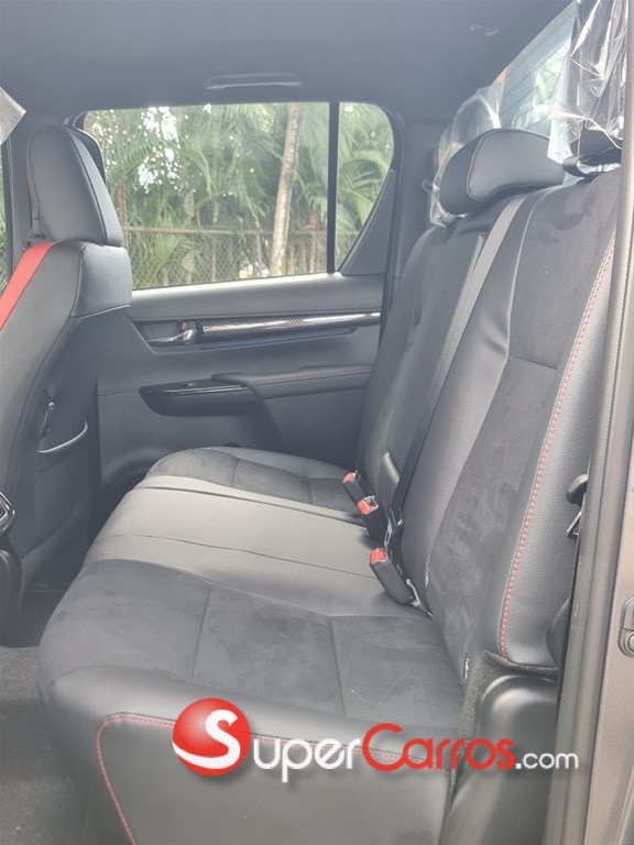 2026 Toyota Hilux GR Sport — foto 9 / 9