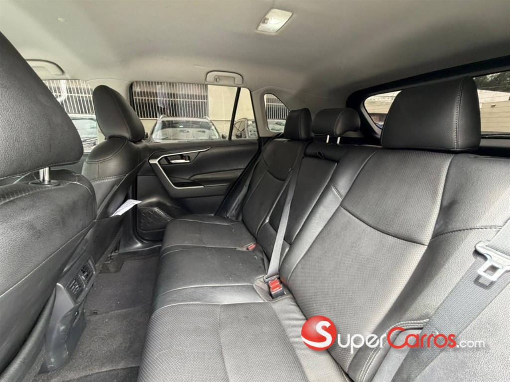 2021 Toyota RAV4 XLE — foto 3 / 6
