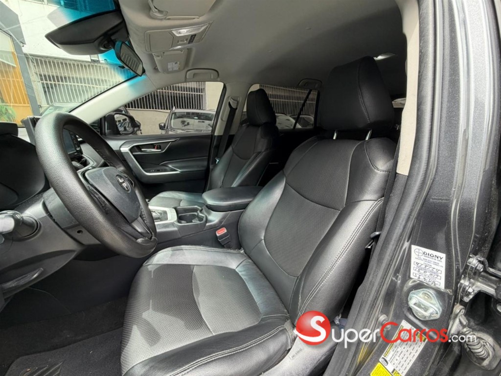 2021 Toyota RAV4 XLE — foto 4 / 6