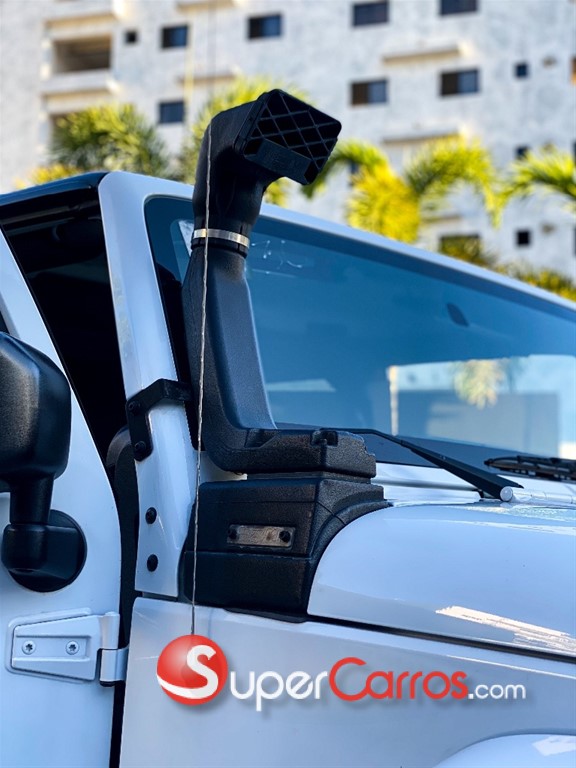 2017 Jeep Wrangler Sahara Unlimited — foto 10 / 12