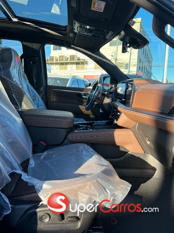 2025 Chevrolet Tahoe Highcountry — foto 7 / 9