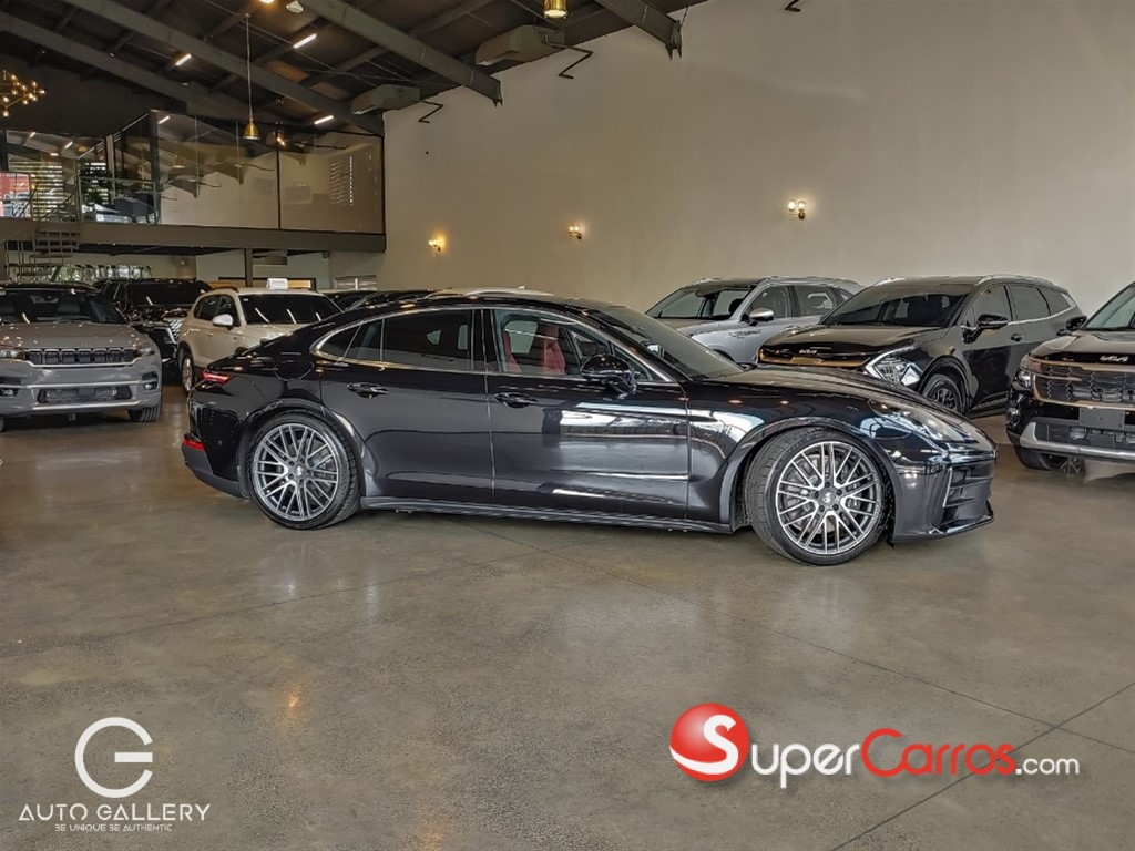 2025 Porsche Panamera 4