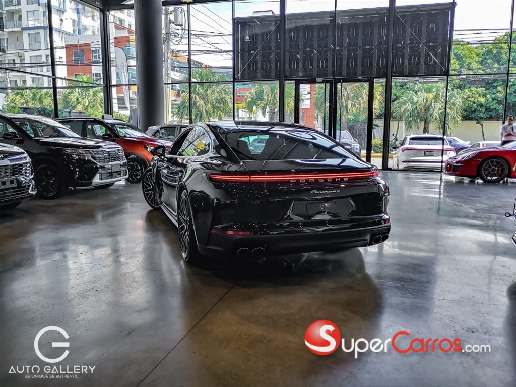 2025 Porsche Panamera 4 — foto 4 / 12
