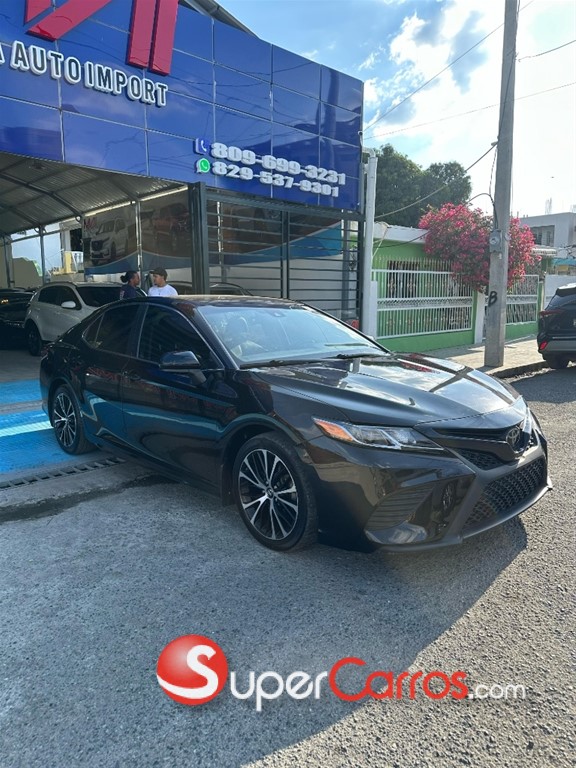 2019 Toyota Camry SE — foto 2 / 10