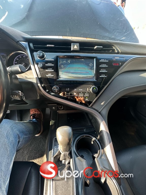 2019 Toyota Camry SE — foto 6 / 10