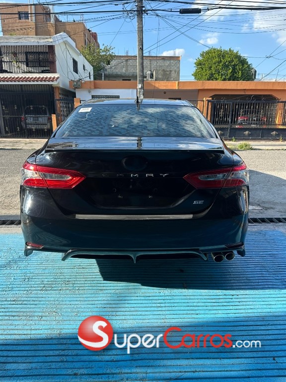 2019 Toyota Camry SE — foto 7 / 10