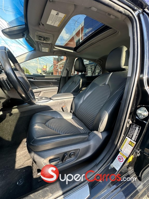 2019 Toyota Camry SE — foto 8 / 10