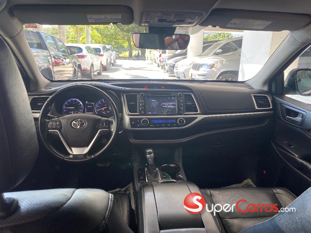 2017 Toyota Highlander Limited — foto 8 / 9