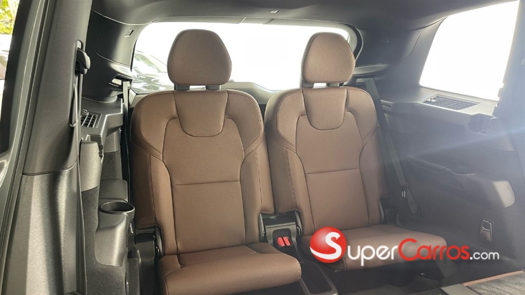2026 Volvo XC90 Plus T8 — foto 10 / 12