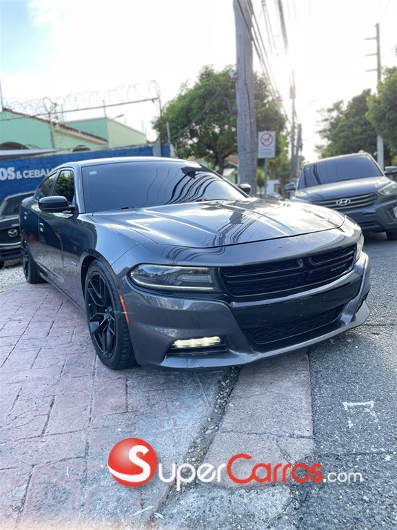 2016 Dodge Charger RT — foto 2 / 12