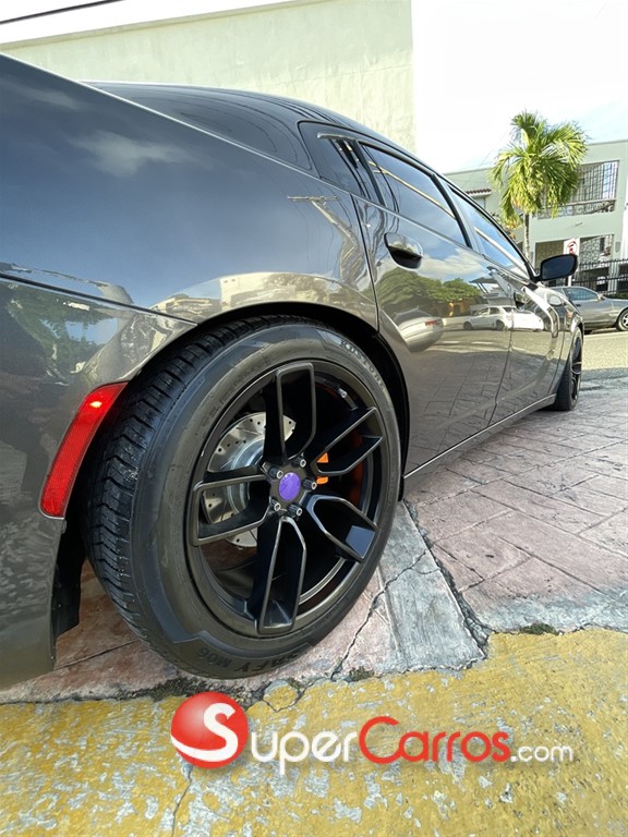 2016 Dodge Charger RT — foto 7 / 12