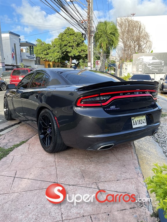 2016 Dodge Charger RT — foto 9 / 12