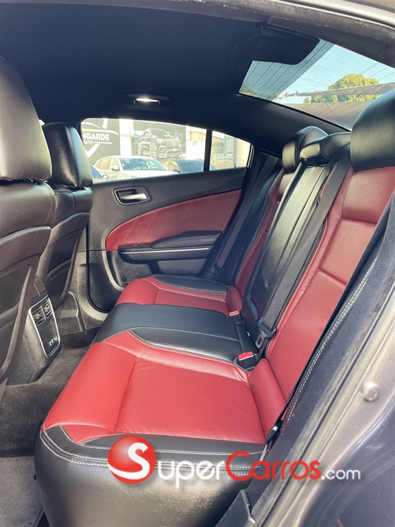 2016 Dodge Charger RT — foto 10 / 12