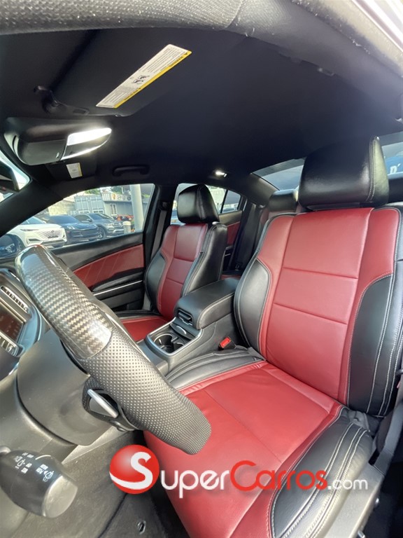 2016 Dodge Charger RT — foto 11 / 12