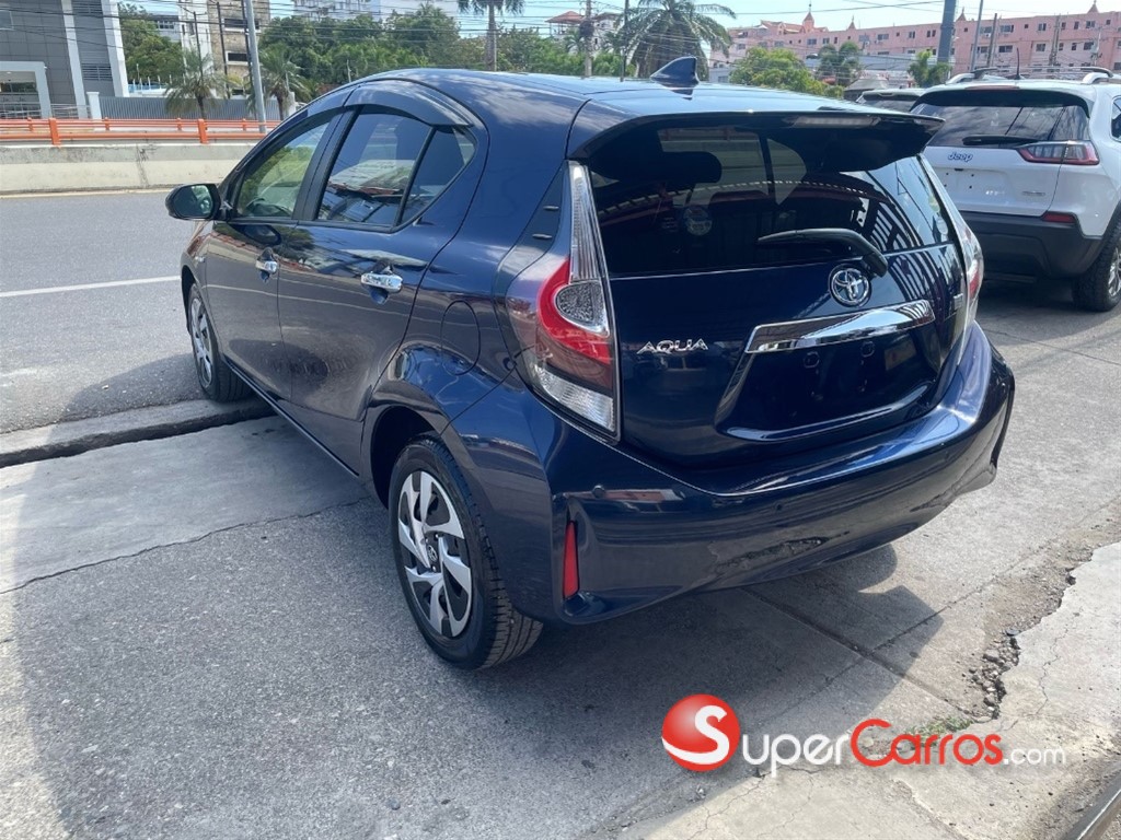 2020 Toyota Aqua Hibrido — foto 3 / 8