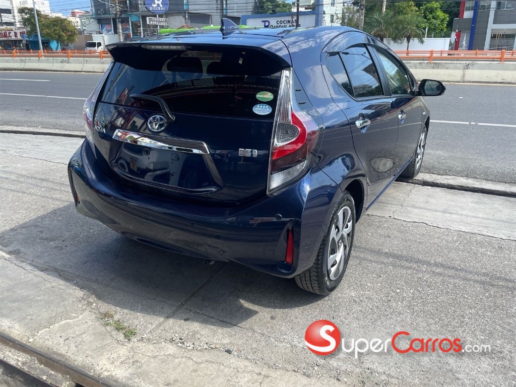 2020 Toyota Aqua Hibrido — foto 4 / 8