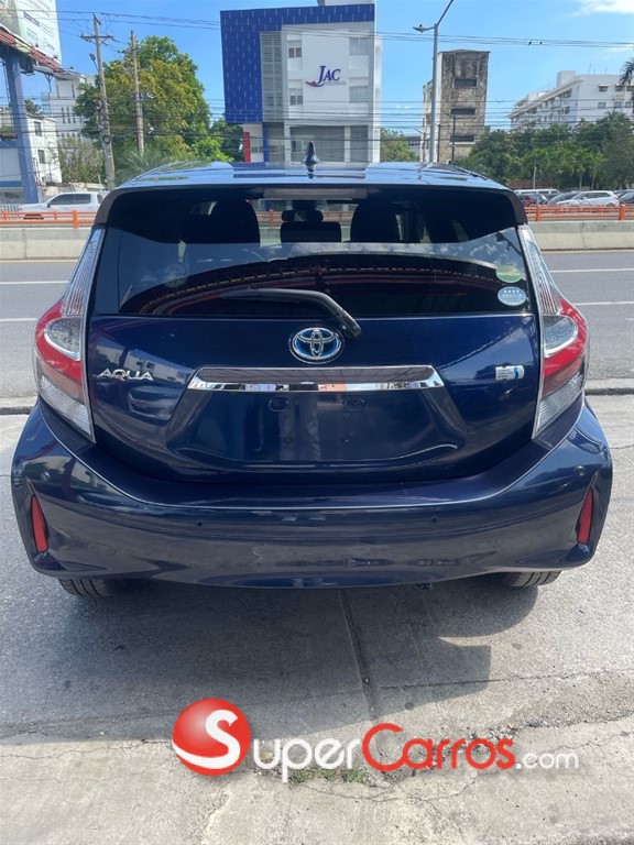2020 Toyota Aqua Hibrido — foto 5 / 8
