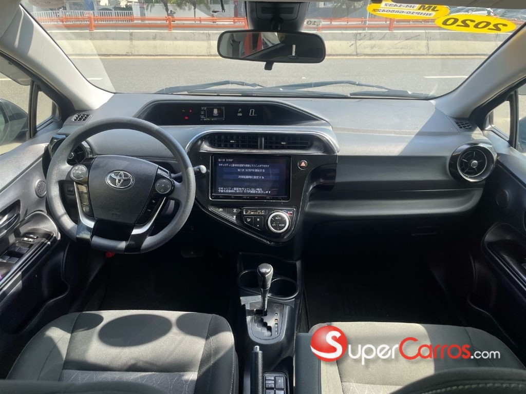 2020 Toyota Aqua Hibrido — foto 6 / 8