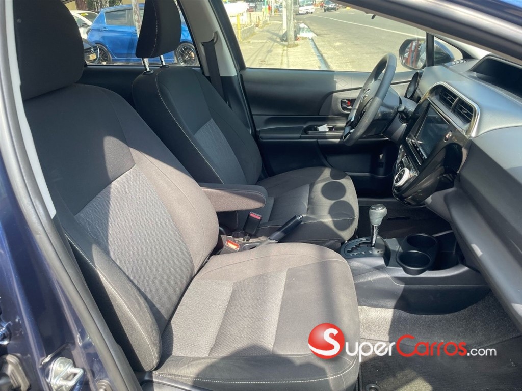 2020 Toyota Aqua Hibrido — foto 7 / 8