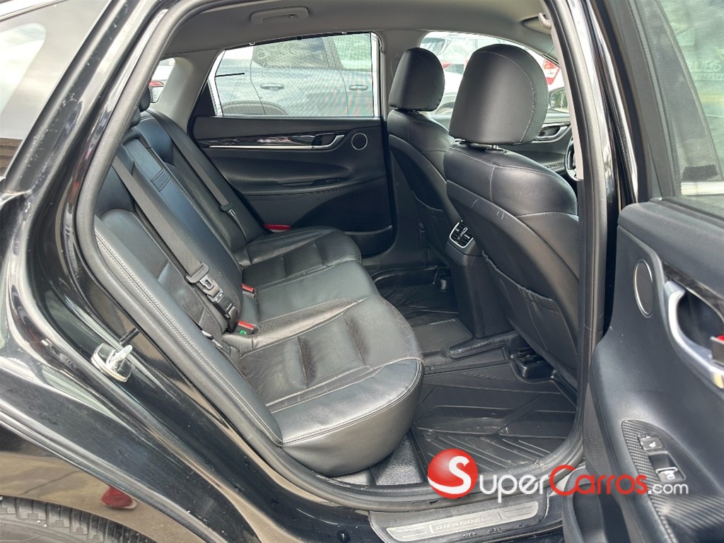2019 Hyundai Grandeur — foto 7 / 10