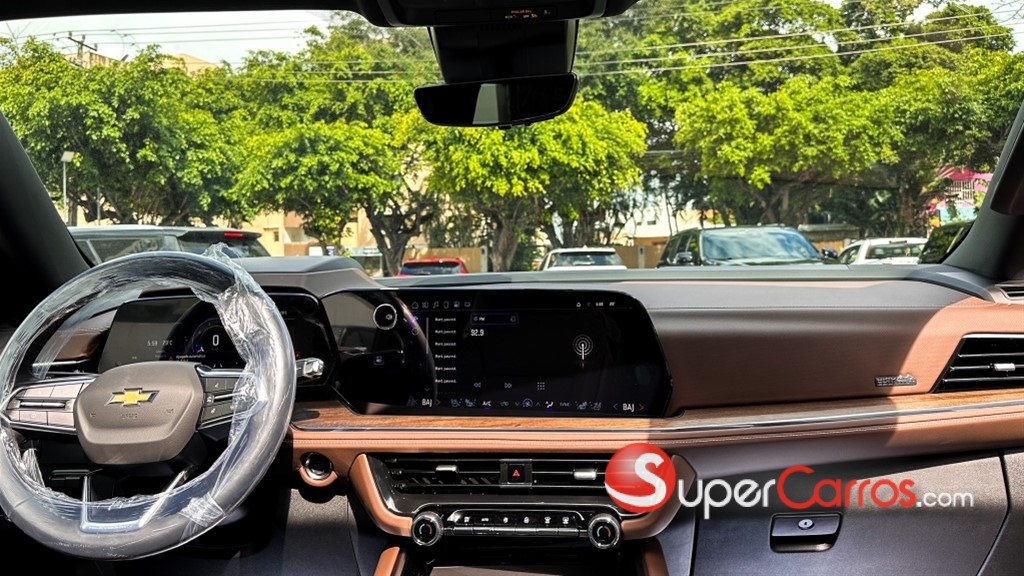 2026 Chevrolet Suburban Highcountry — foto 9 / 12
