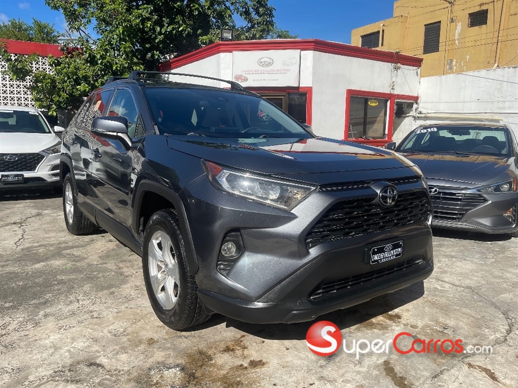 2020 Toyota RAV4 XLE — foto 2 / 11