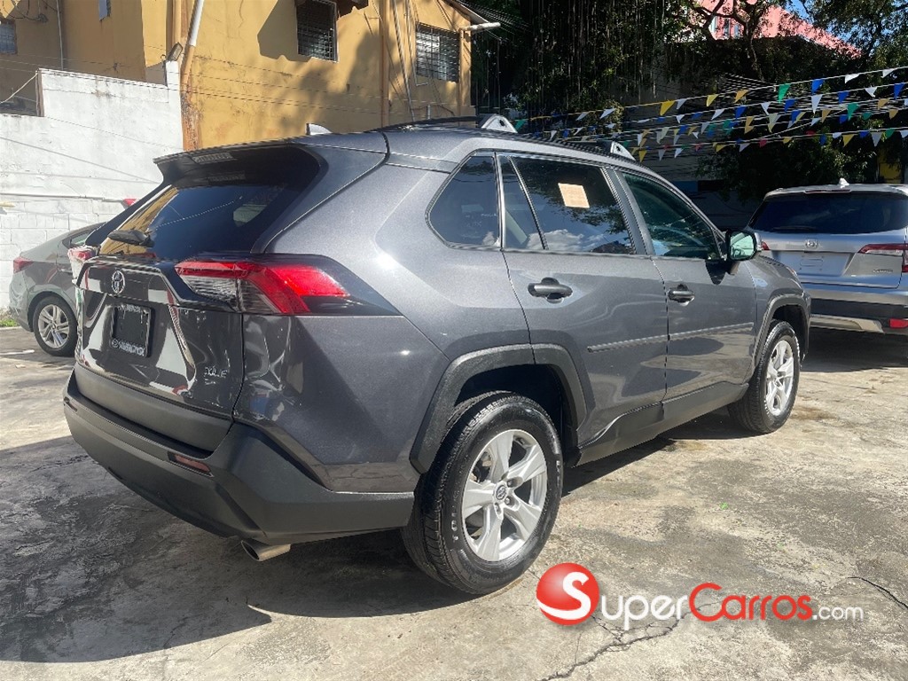 2020 Toyota RAV4 XLE — foto 3 / 11
