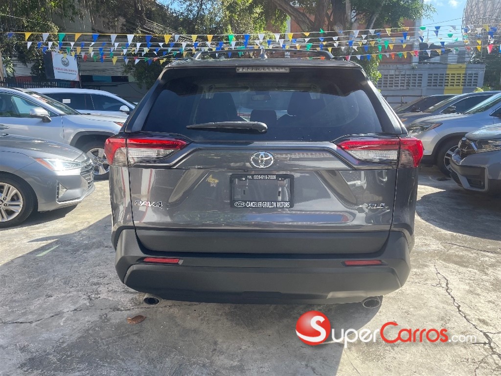 2020 Toyota RAV4 XLE — foto 5 / 11