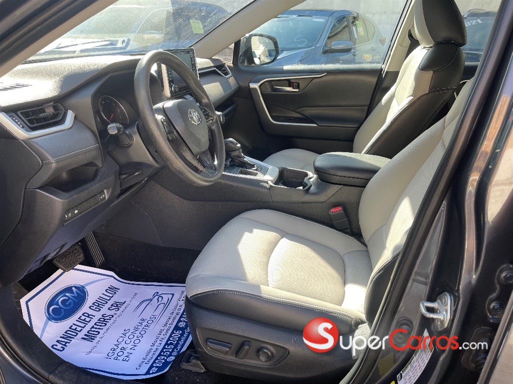 2020 Toyota RAV4 XLE — foto 6 / 11