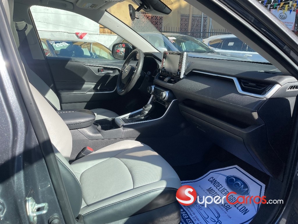2020 Toyota RAV4 XLE — foto 7 / 11