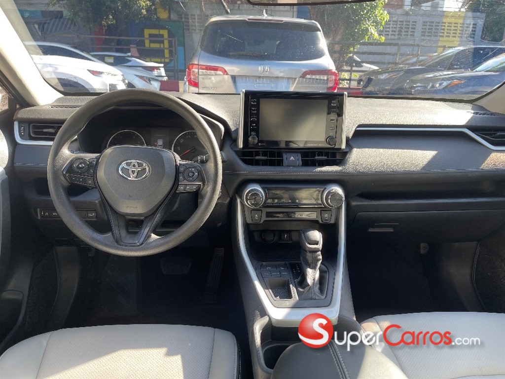 2020 Toyota RAV4 XLE — foto 9 / 11