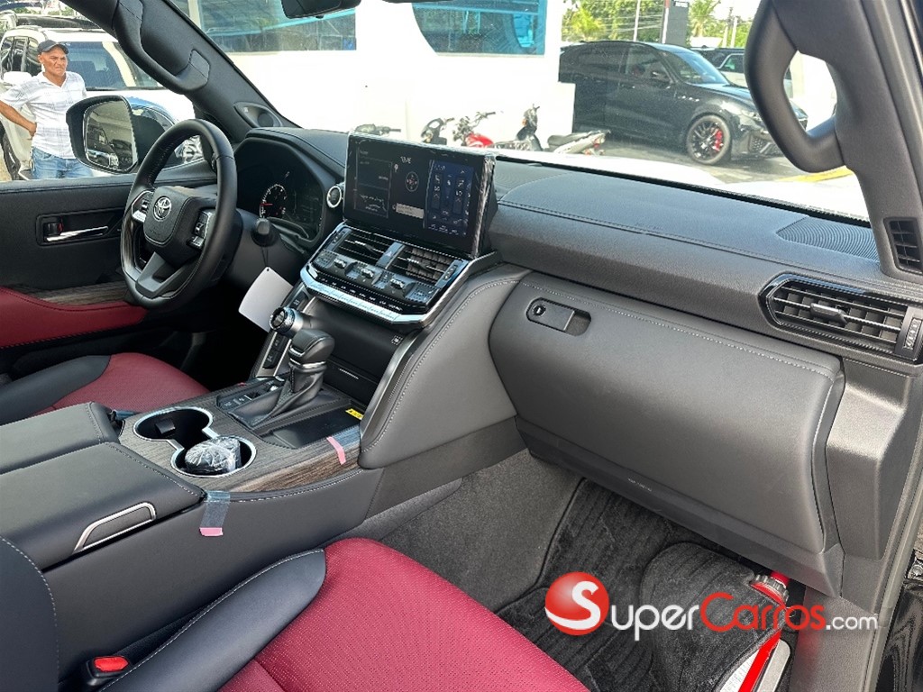 2026 Toyota Land Cruiser VXR — foto 10 / 12