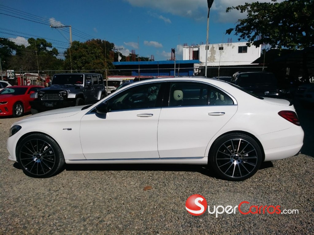 2015 Mercedes-Benz Clase C 300 4 Matic — foto 2 / 8