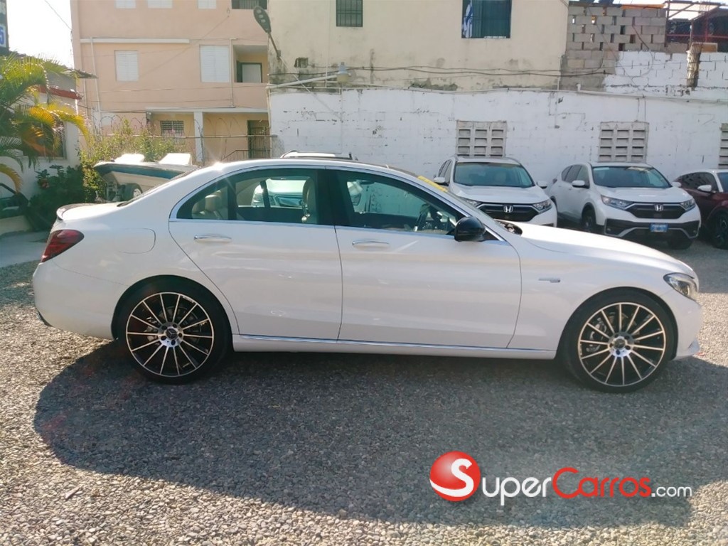 2015 Mercedes-Benz Clase C 300 4 Matic — foto 3 / 8