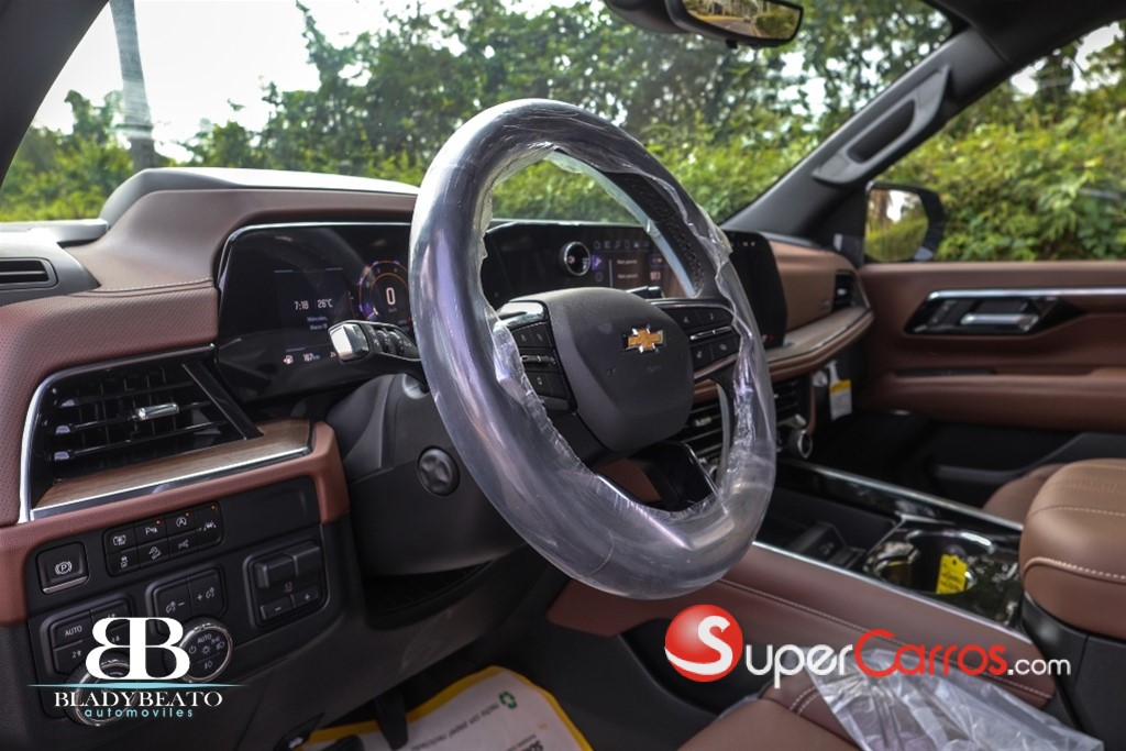 2026 Chevrolet Suburban Highcountry — foto 2 / 12