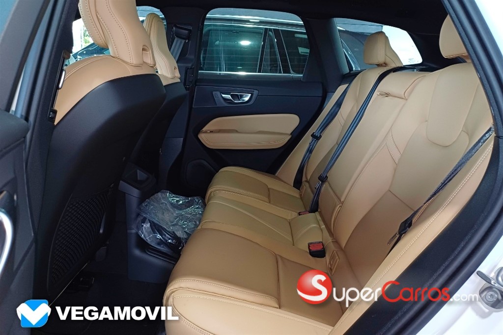 2025 Volvo XC60 T8 Ultimate Recharge — foto 8 / 12