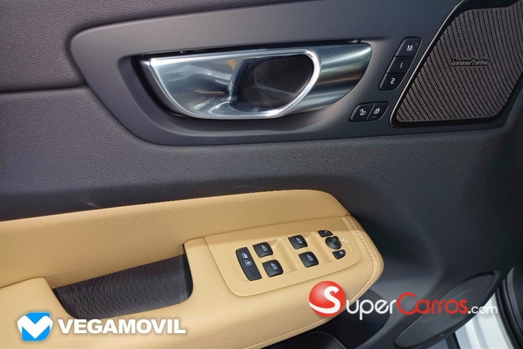 2025 Volvo XC60 T8 Ultimate Recharge — foto 9 / 12