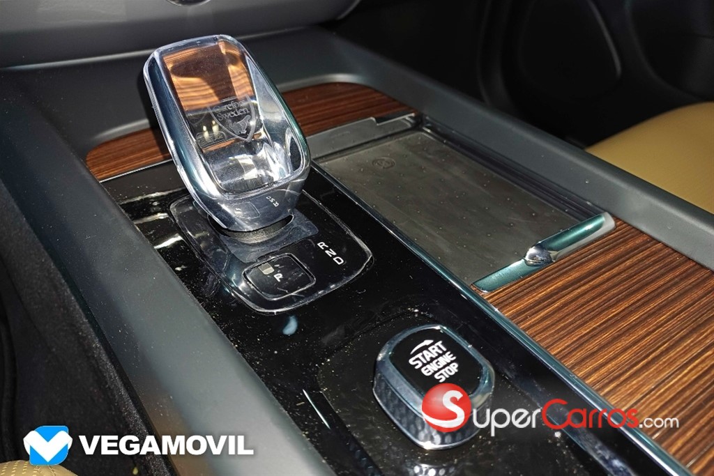 2025 Volvo XC60 T8 Ultimate Recharge — foto 11 / 12