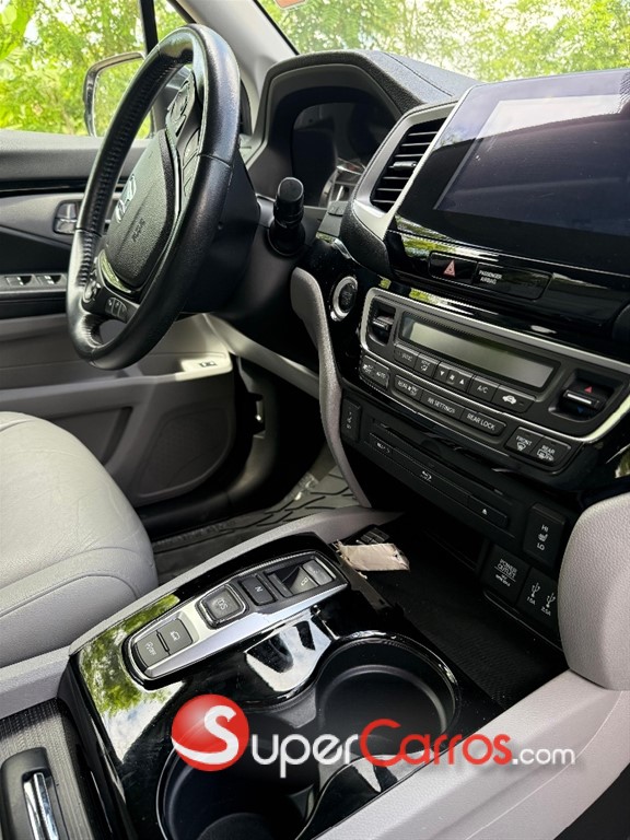 2016 Honda Pilot Touring — foto 8 / 12