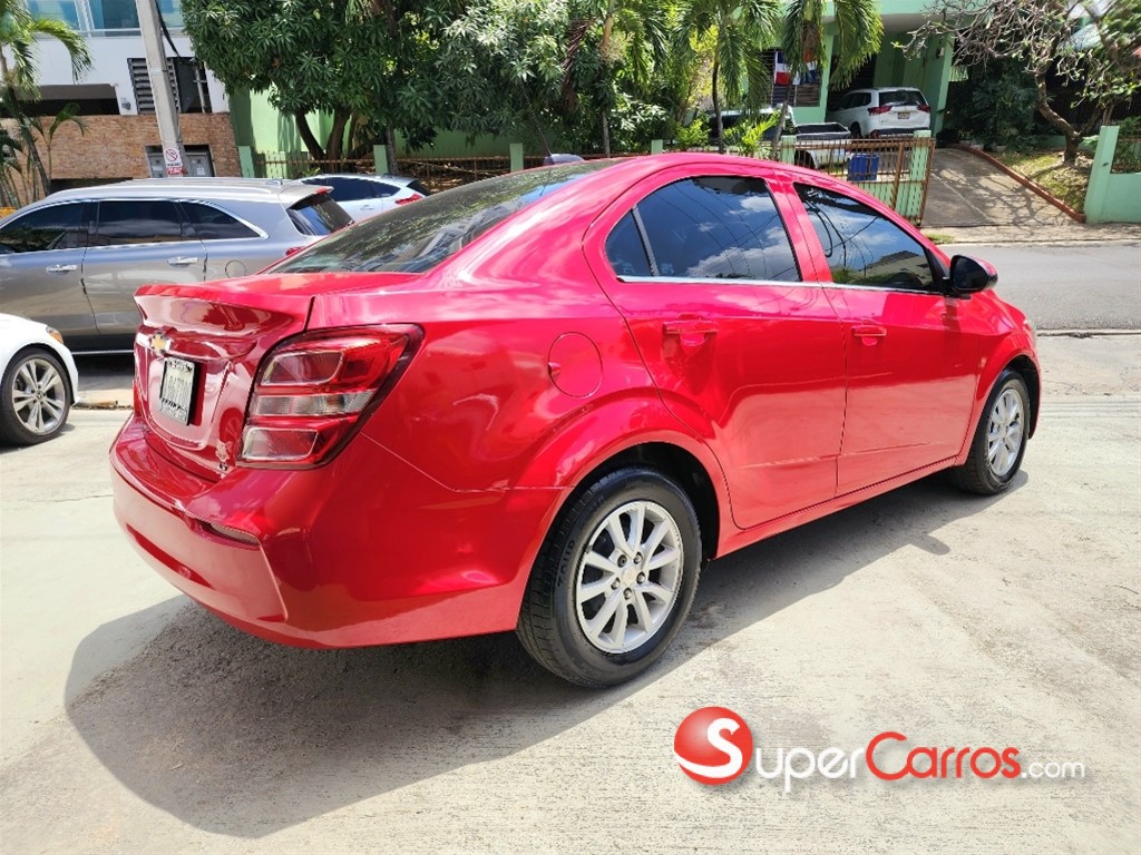 2017 Chevrolet Sonic LT — foto 4 / 10