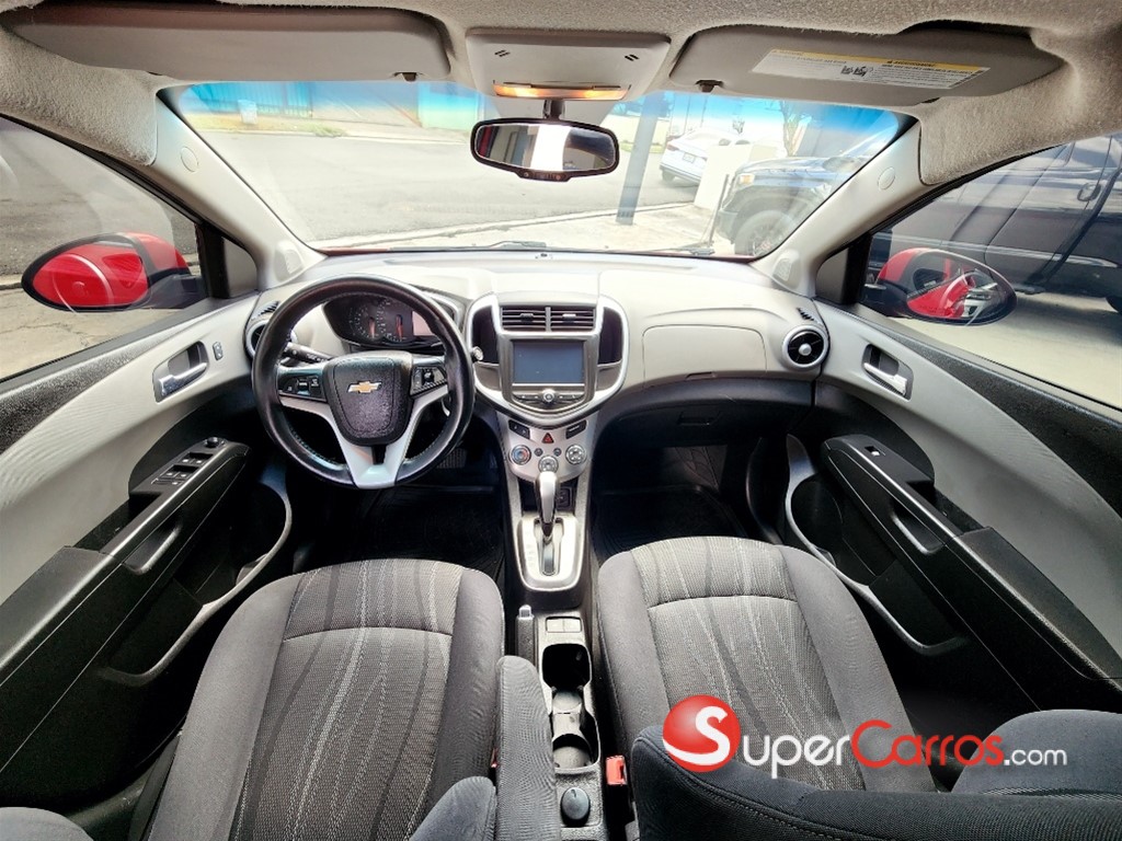 2017 Chevrolet Sonic LT — foto 8 / 10