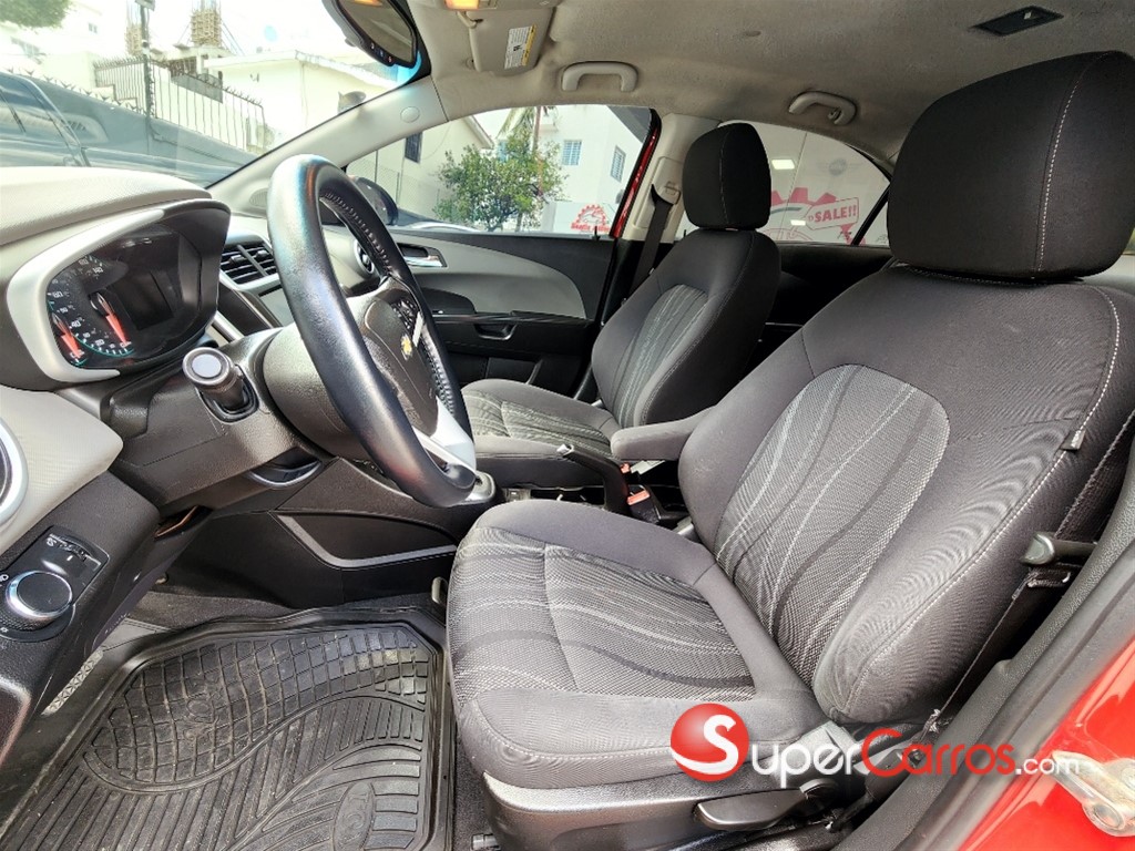 2017 Chevrolet Sonic LT — foto 9 / 10