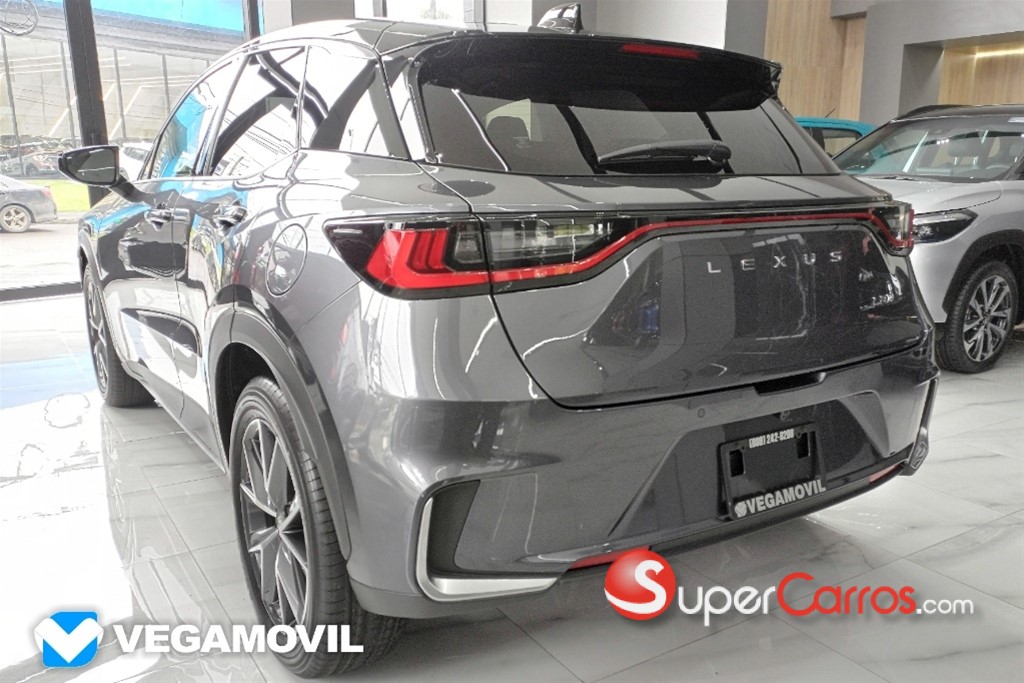 2025 Lexus LBX ActiveFull — foto 4 / 12